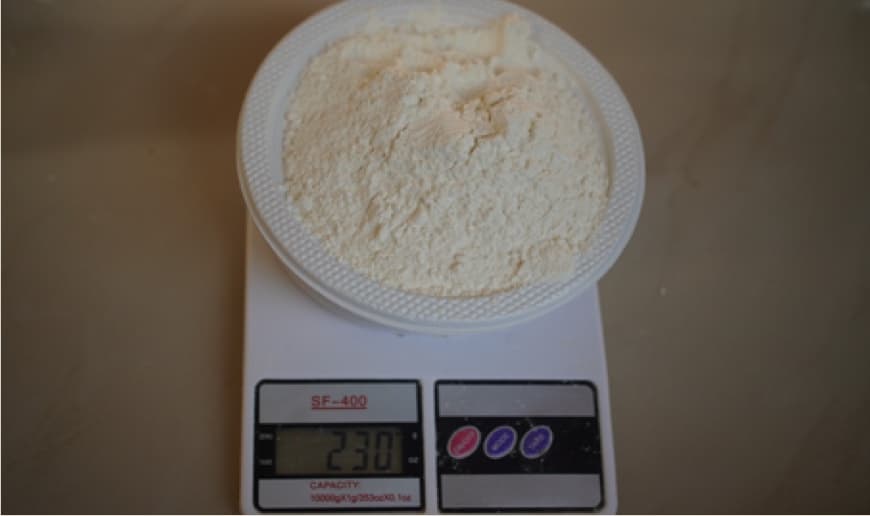 Langkah 5: Tambahkan 230 gram Tepung Terigu Protein Tinggi.